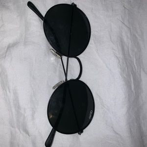 Round sunglasses